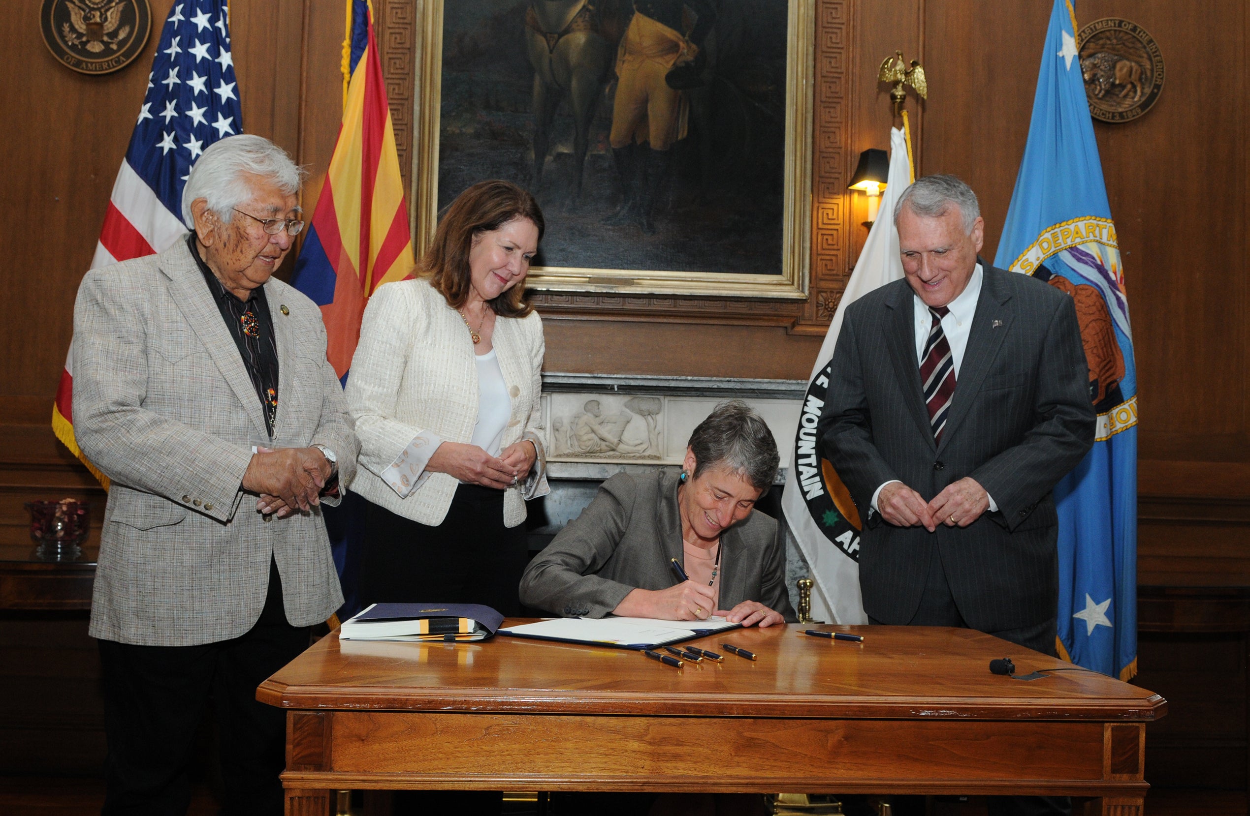 Interior Secretary Signs Water Rights Agreement with White Mountain