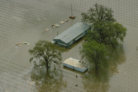 1986 Flood (Photo by California DWR)