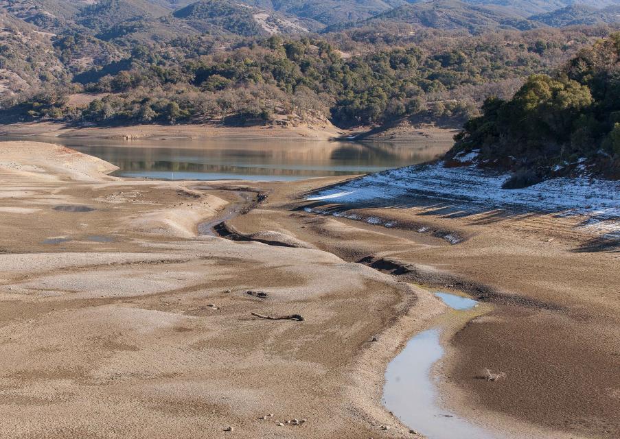 Image shows Lake Mendocino in December 2013, during drought that followed flood-control releases the year prior