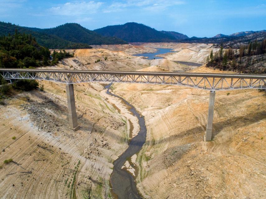 Photo shows a diminished Lake Oroville, reflecting the effects of drought.