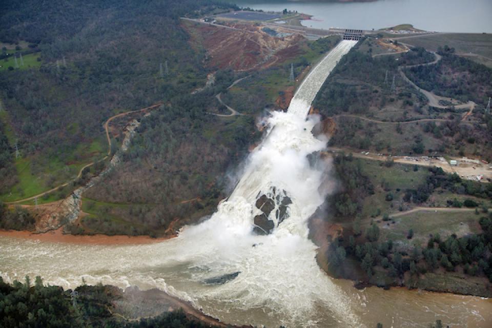 Oroville Dam spillway emergency