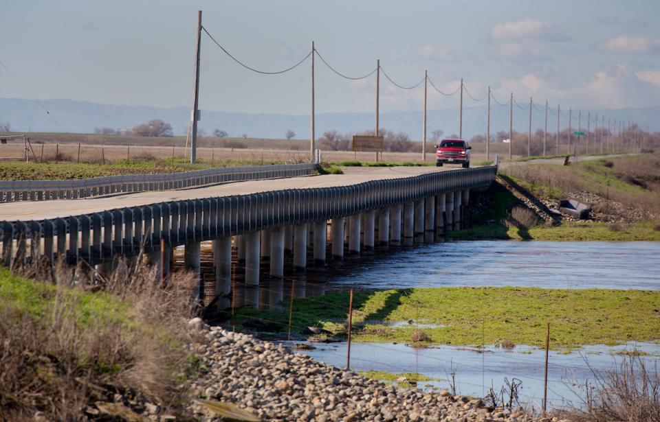 San Joaquin Valley bridge rippled by subsidence  